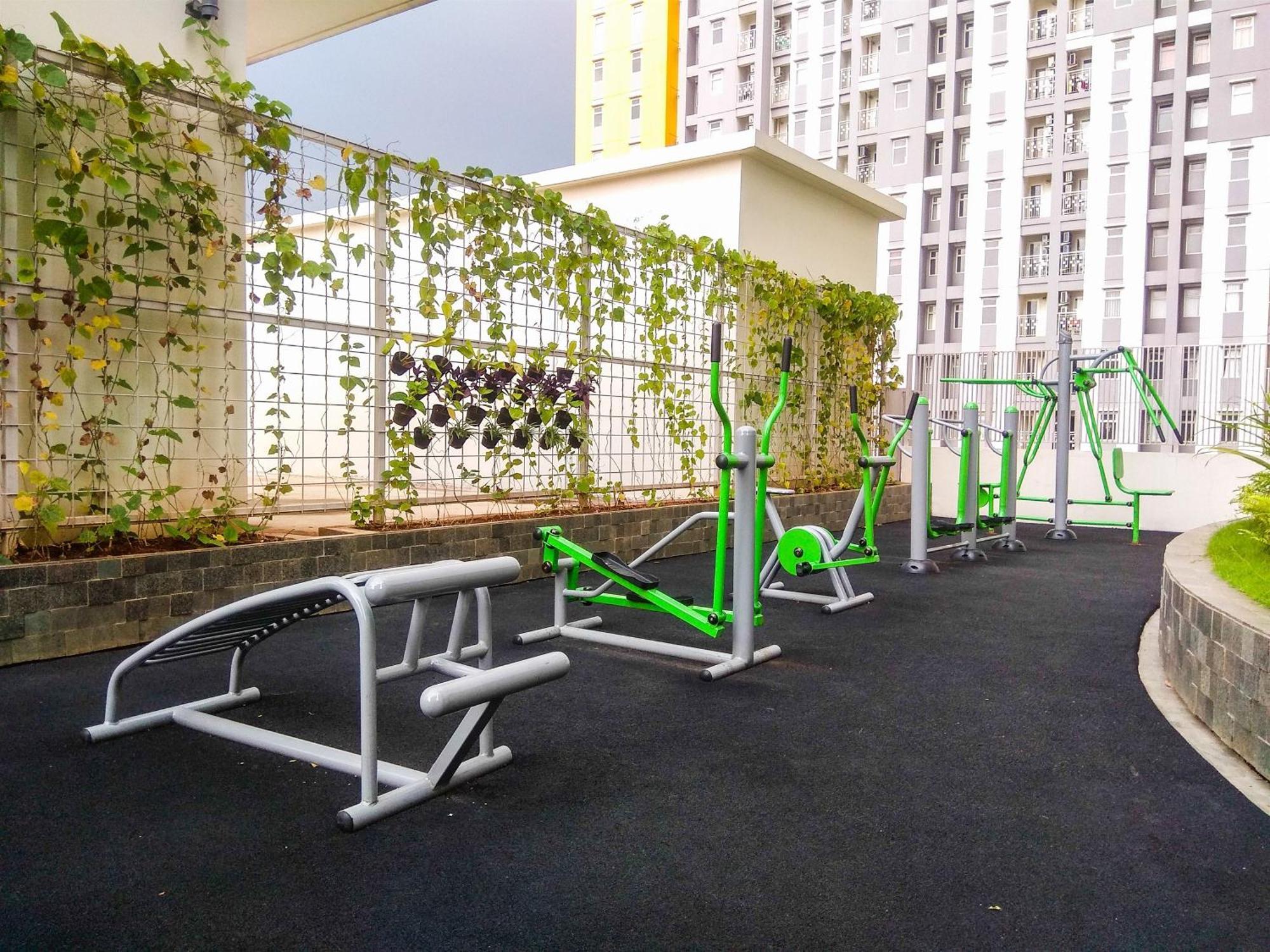 And Stylish Unit Springlake Summarecon By Travelio * Bekasi