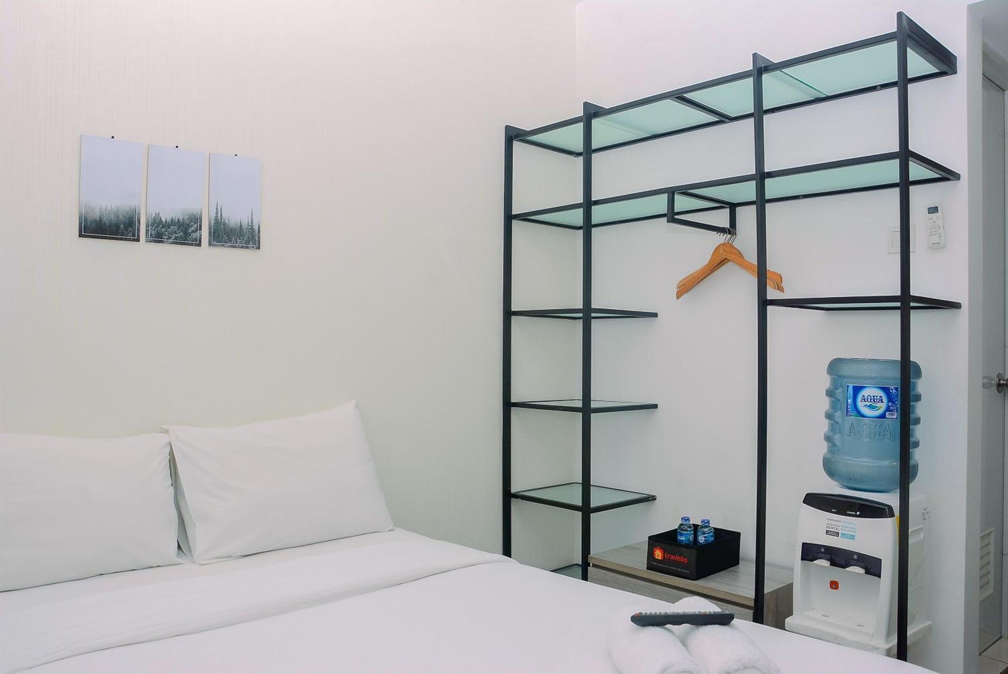 And Stylish Unit Springlake Summarecon By Travelio Apartemen Bekasi