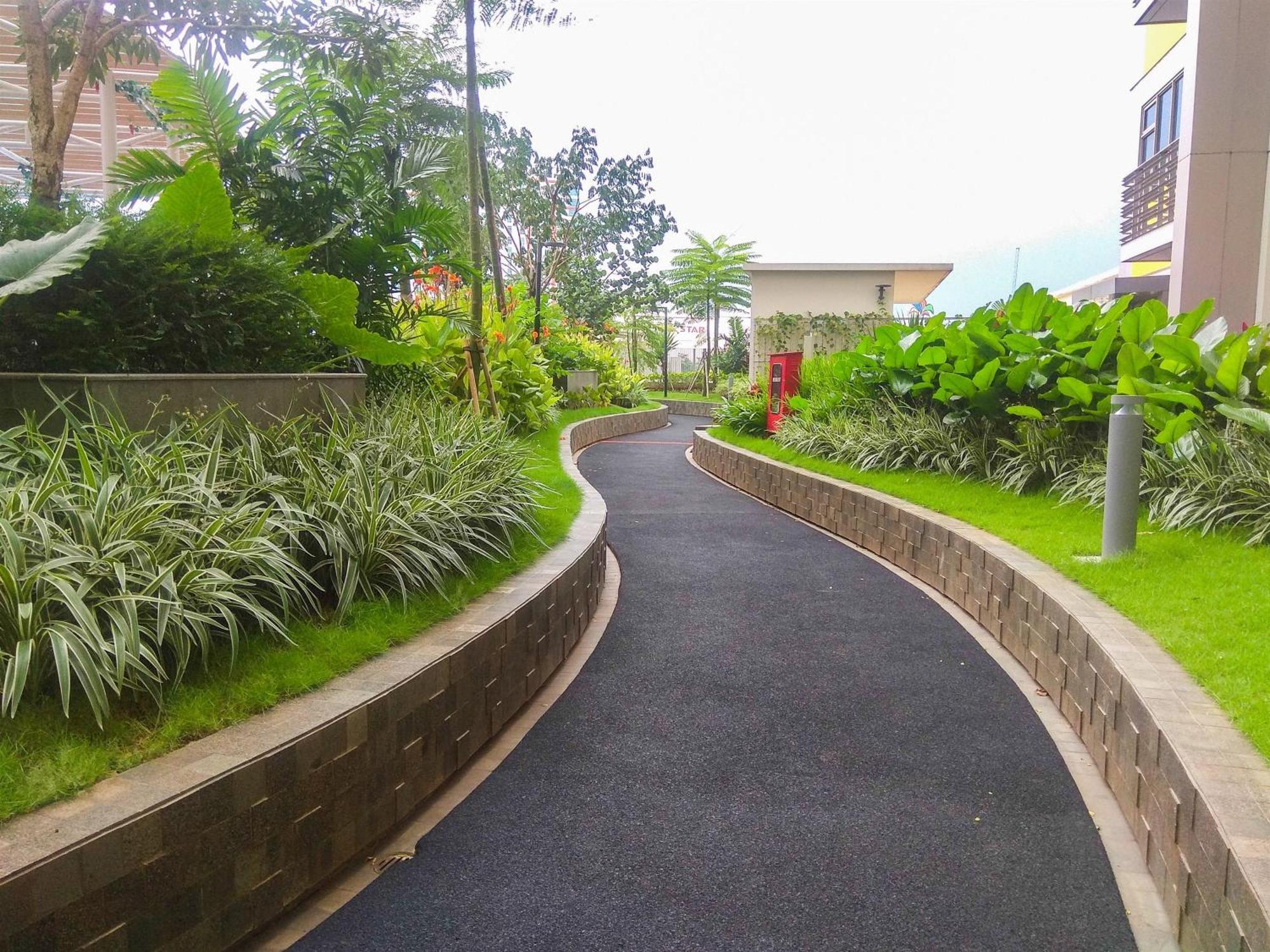 And Stylish Unit Springlake Summarecon By Travelio * Bekasi