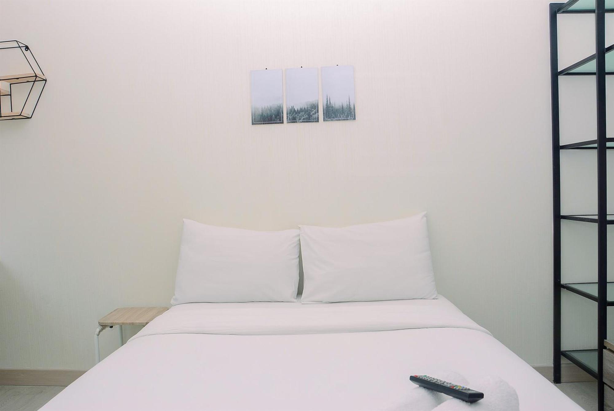 And Stylish Unit Springlake Summarecon By Travelio Bekasi